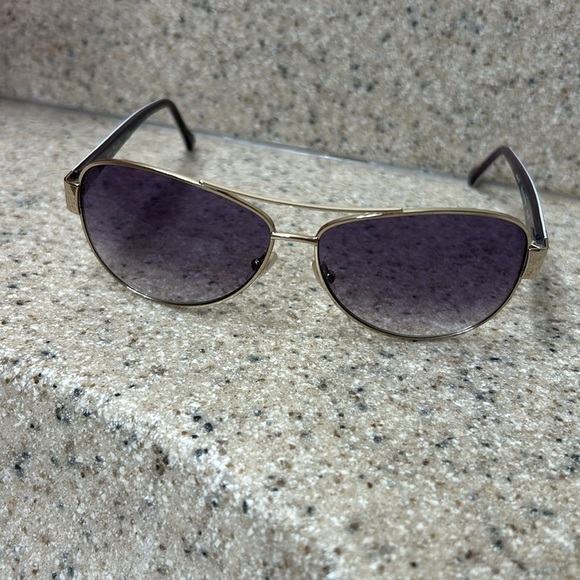 Vera Bradley women’s sunglasses and matching case. The frame is a light gold. - Picture 14 of 17